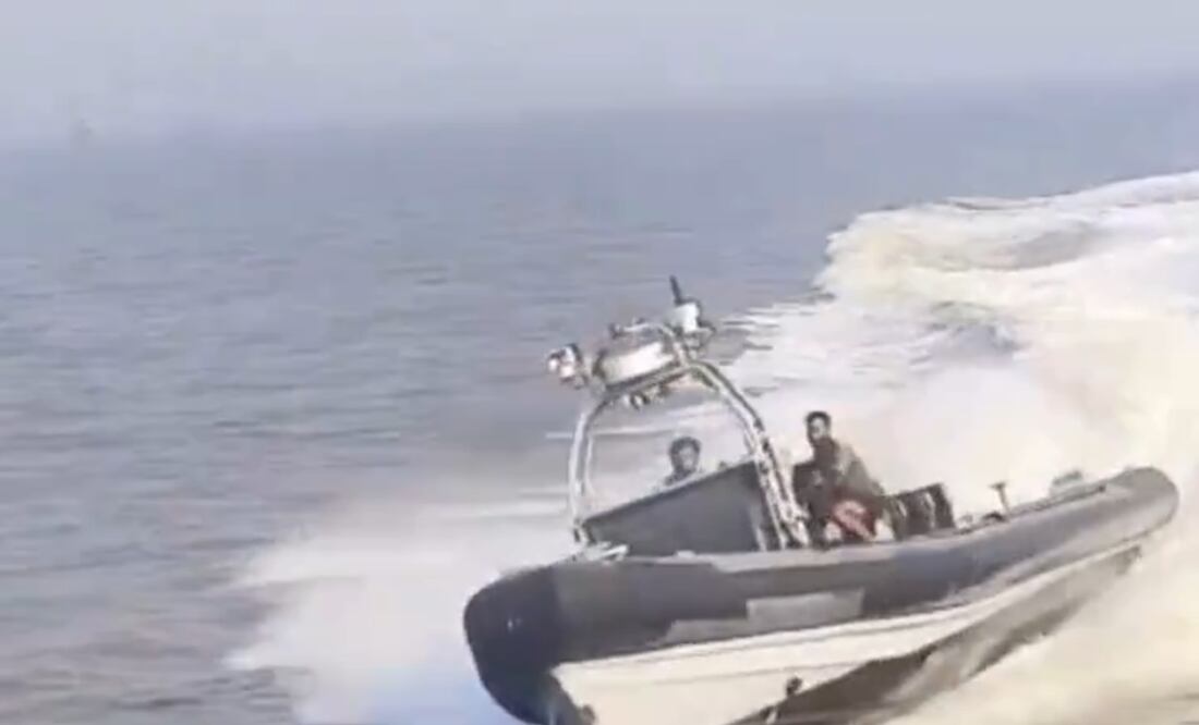 75 pasajeros del ferry fueron rescatados. Estaban en camino a la Isla Elephanta cuando la lancha los rodeó y colisionó con ellos. Imagen: Tomada de video