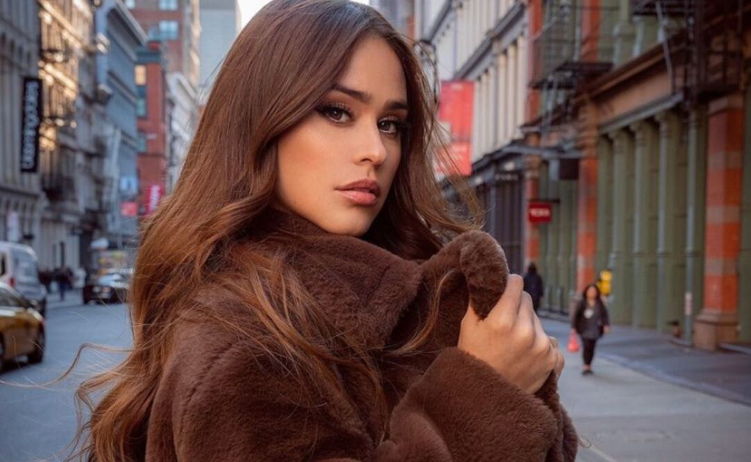 Yanet García ha elevado sus outfits invernales con un par de medias negras de lujo. Foto: Instagram @iamyanetgarcia