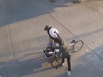 ¡Como Capitán América! Tamalero usa tapa de olla como escudo para defenderse de asalto en Guanajuato