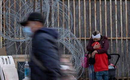 Lágrimas y abrazos: Familias se reencuentran en la reapertura de la frontera de EU con México