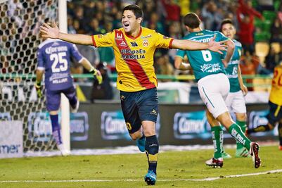 Morelia da "remojo" al domador 'Flaco' Tena