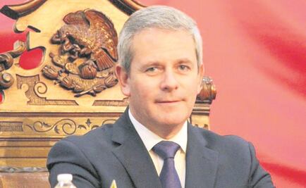 Informal para legislar, pero puntual para cobrar