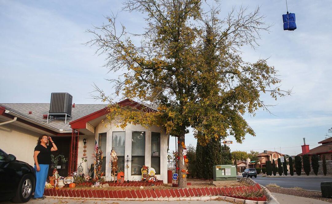 A diferencia de otros toques de queda, los comercios esenciales y no esenciales podrán seguir operando, pero sólo con servicio para llevar. (Foto: AFP)