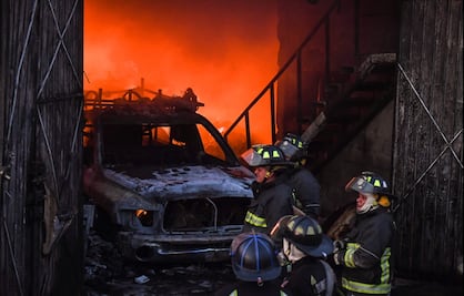 Sofocan incendio en bodega de Río de los Remedios