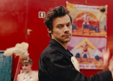 ¿Harry Styles estrena romance?; el cantante fue visto besando a una misteriosa mujer