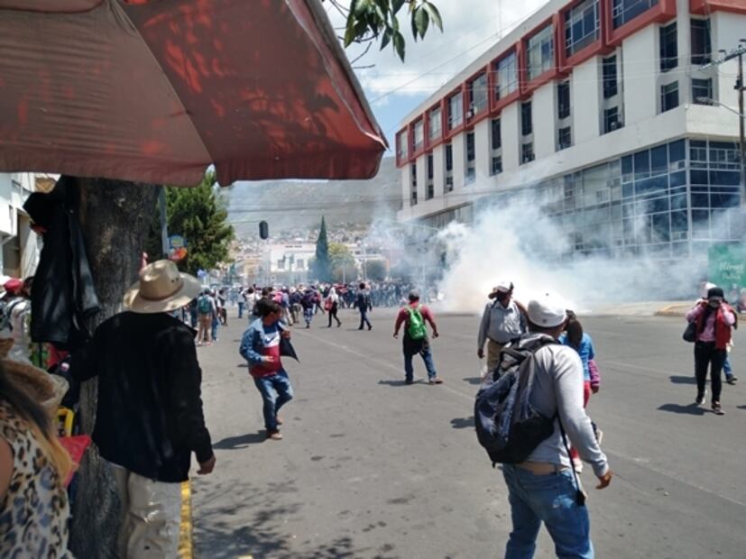 Un herido grave y varios detenidos tras enfrentamiento entre policías y pobladores en Hidalgo