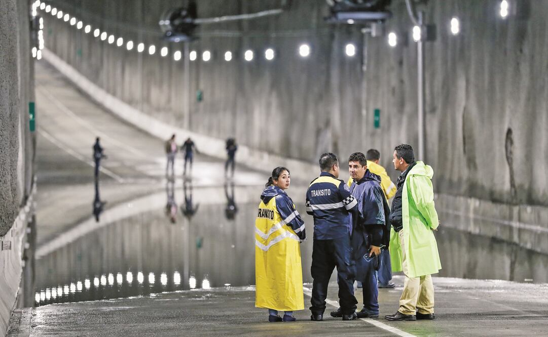 El secretario de Obras y Servicios informó que se trató de un encharcamiento en el nivel menos dos, de 40 metros de largo y 50 centímetros de profundidad. (GUILLERMO PEREA. EL UNIVERSAL)