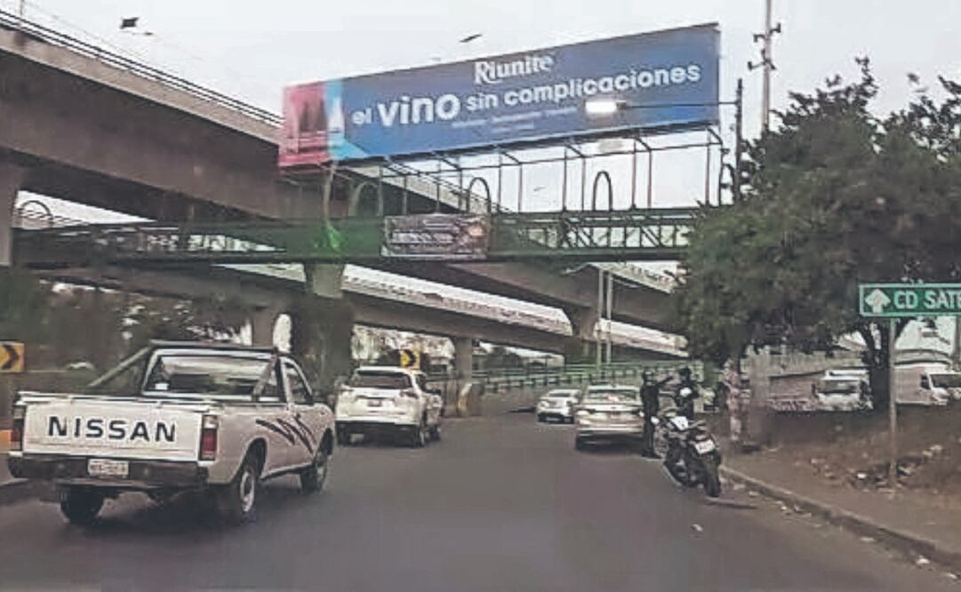 Los “retenes” de tránsito se intensificaron durante diciembre en el límite entre Naucalpan y la alcaldía Miguel Hidalgo, en la CDMX. Foto: de REBECA JIMÉNEZ. EL UNIVERSAL