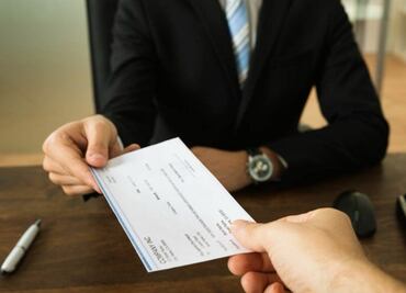 Prima de antigüedad: ¿qué es y quién tiene derecho a cobrarla, según la LFT?