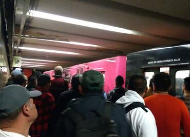 Aficionados desalojan vagón de la L3 del Metro para ir a CU