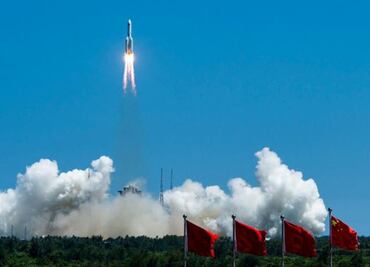 Escombros de enorme cohete chino pueden caer a la Tierra y nadie sabe dónde, alertan