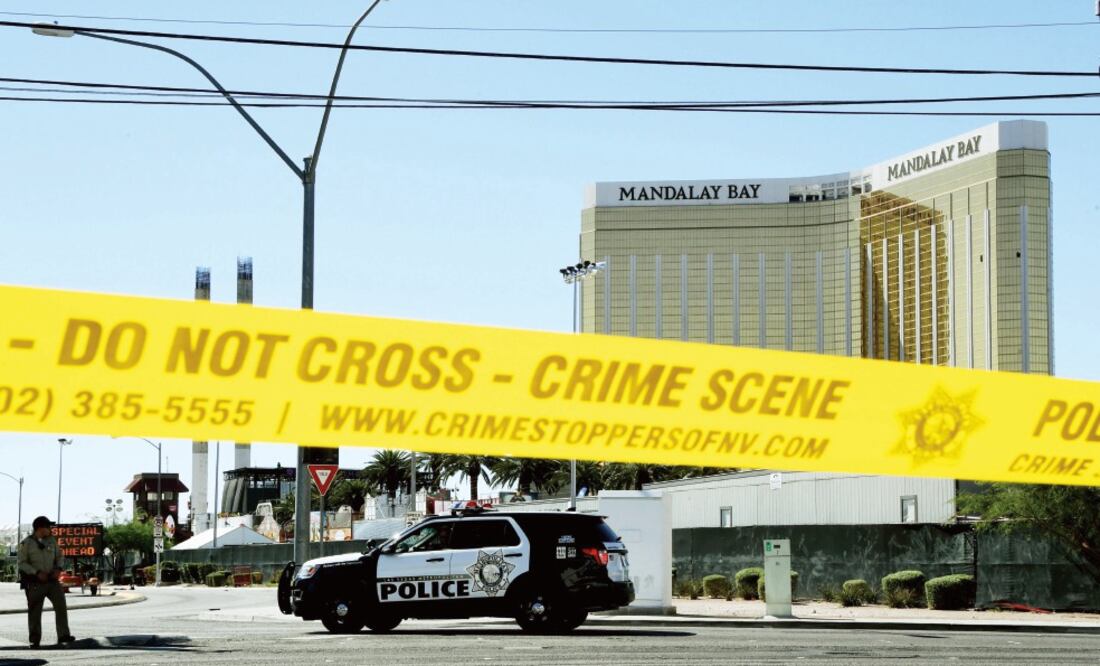 El área del hotel Mandalay fue cerrada por la policía mientras se realiza la investigación sobre la masacre en la ciudad de Las Vegas. (MARK RALSTON. AFP)