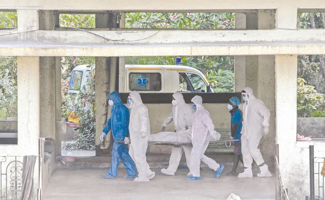 El cuerpo de una persona que murió por Covid-19, en el crematorio Vasai en Palghar, cerca de Bombay, India. Foto: Rajanish Kakade. AP