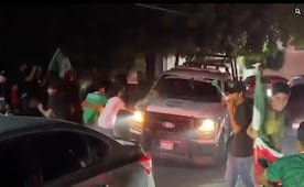 Policía dispara al aire para dispersar festejo en Apatzingán, tras triunfo de la Selección Mexicana; suspenden a elemento e inician investigación
