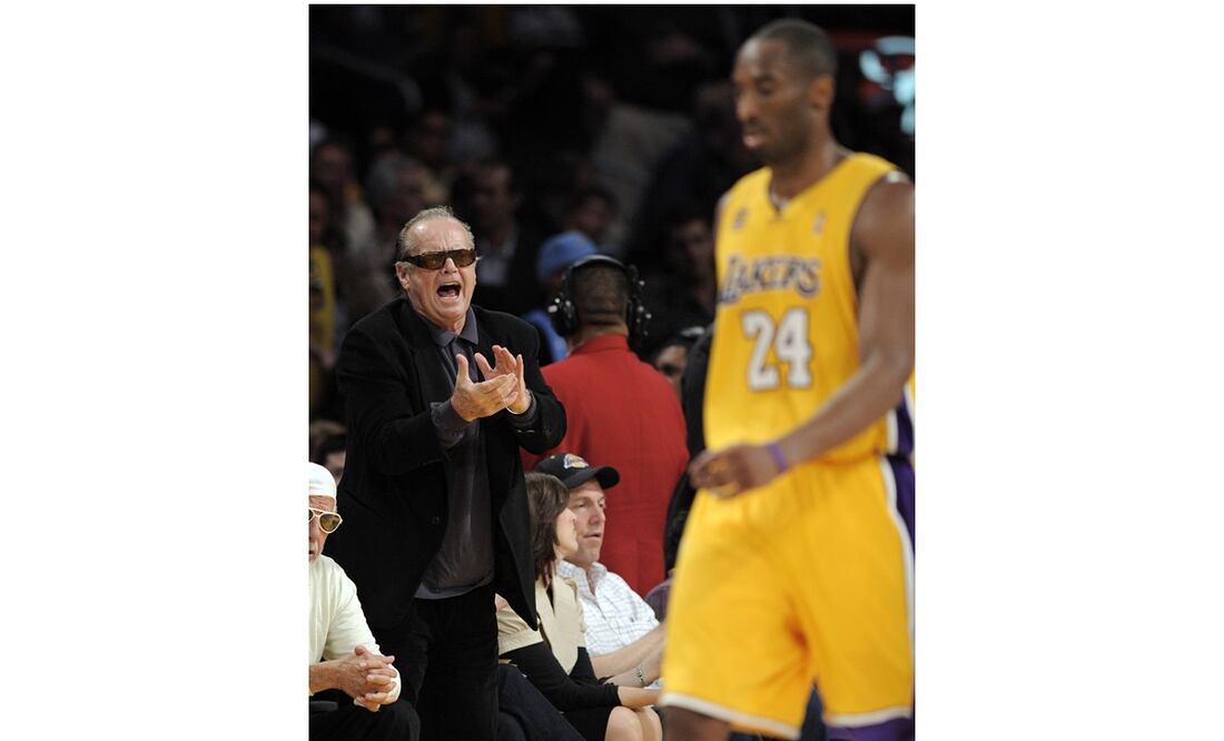 Jack Nicholson dejó brevemente el retiro para llorar la muerte de unos de sus ídolos en la duela. Foto: AP