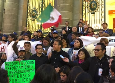 Damnificados protestan para exigir soluciones en proceso de reconstrucción
