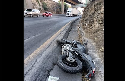VIDEO: Captan momento en que automovilista atropella a motociclista en Tlaxcala; buscan a conductor
