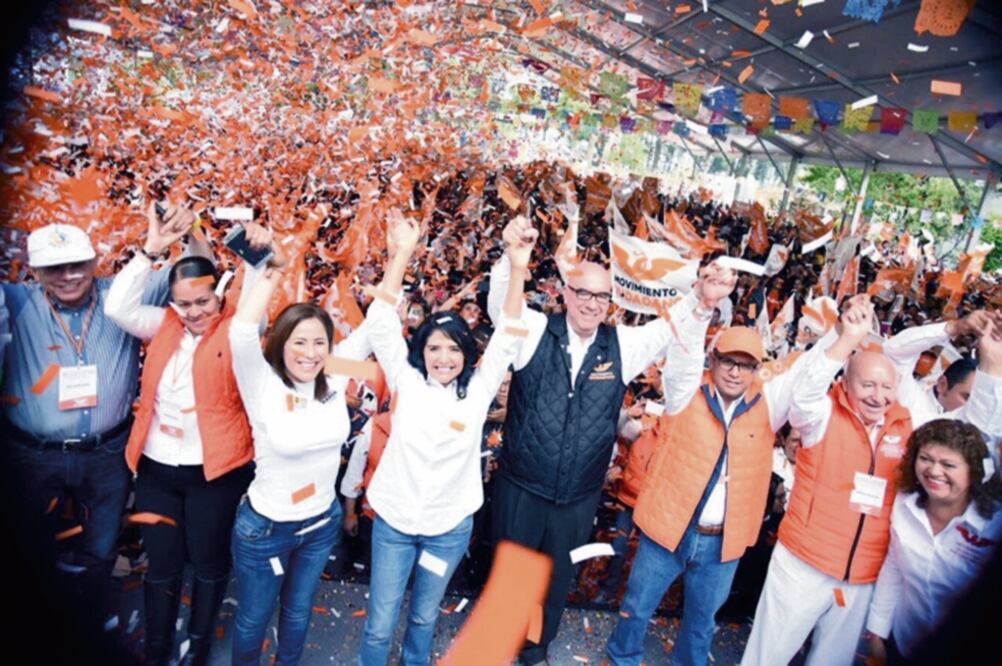 La ex dirigente nacional del sol azteca, Alejandra Barrales, se reunió con militantes de Movimiento Ciudadano en Iztapalapa. (ESPECIAL)