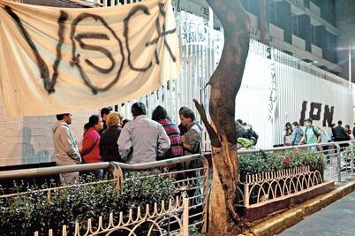 Estudiantes continuarán lucha con escuelas abiertas