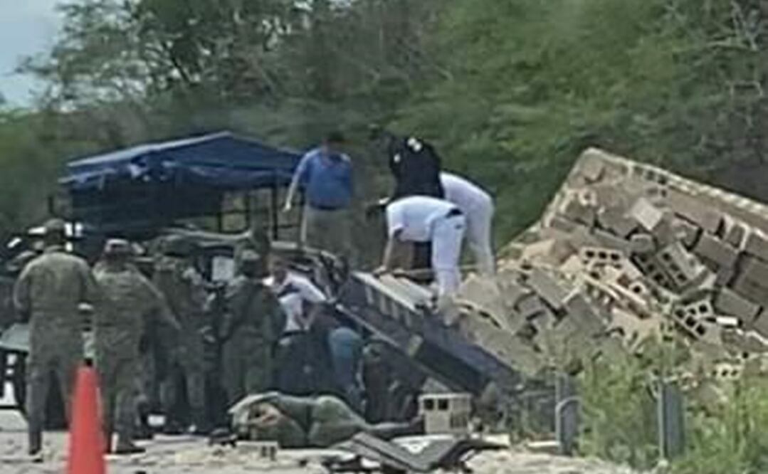 Paramédicos de la Secretaría de Seguridad Pública de Yucatán y del Ejercicio Mexicano brindaron los primeros auxilios. Foto: Especial