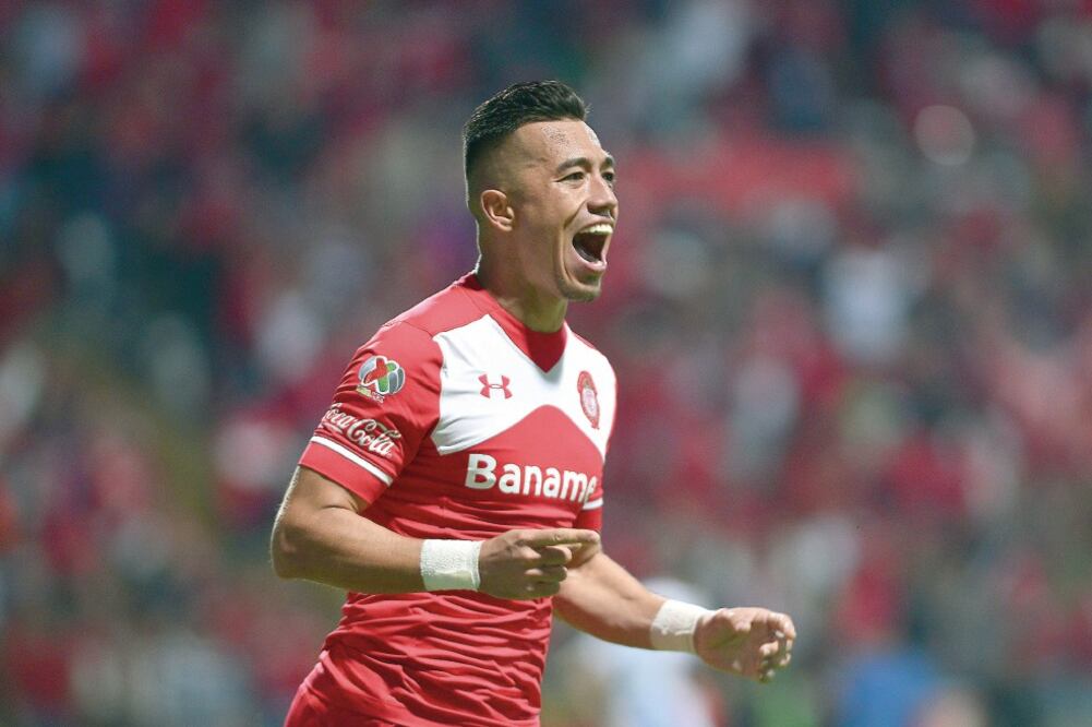 Fernando Uribe definió la solitaria anotación escarlata (ALEX CRUZ. EFE)