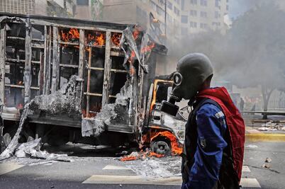 Defienden 35 ex presidentes el referéndum de la oposición