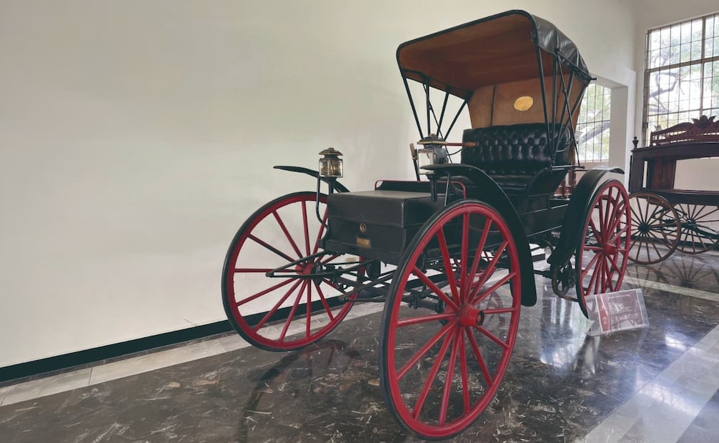 En exhibición hay 72 automóviles, “desde carruajes hasta vehículos de combustión”, detalla su director. Foto: Museo de Autos y Transporte de Monterrey