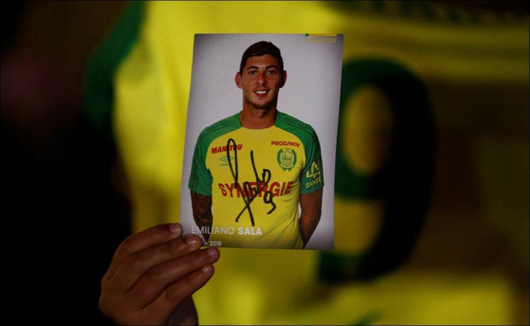 Aficionados del Nantes piden por el jugador. Foto: Reuters