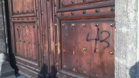 SHCP tomará medidas por daños de anarquistas en Palacio Nacional