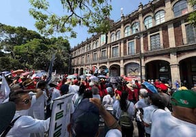 Marchan en Morelos y denuncian crisis de seguridad para maestros; sindicatos rechazan iniciativa para crear Instituto de Pensiones