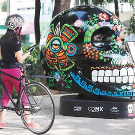 Cráneos multicolores llegan al Paseo de la Reforma