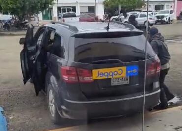 Sujetos armados asaltan y golpean a custodios de camioneta de traslado de valores en Silao; logran escapar