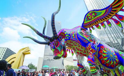 Cierran accesos al Zócalo por preparativos de desfile de alebrijes