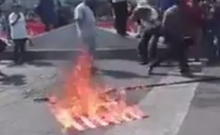 VIDEO. Queman bandera de EU en marcha por Día del Trabajo