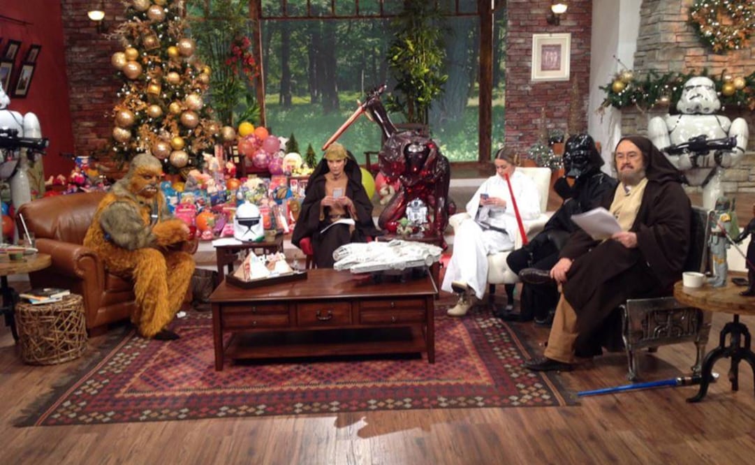 El conductor Pedro Sola protagonizó las burlas en internet por su disfraz de Obi Wan Kenobi. (FOTO tomada de Twitter: @Ventaneando13)