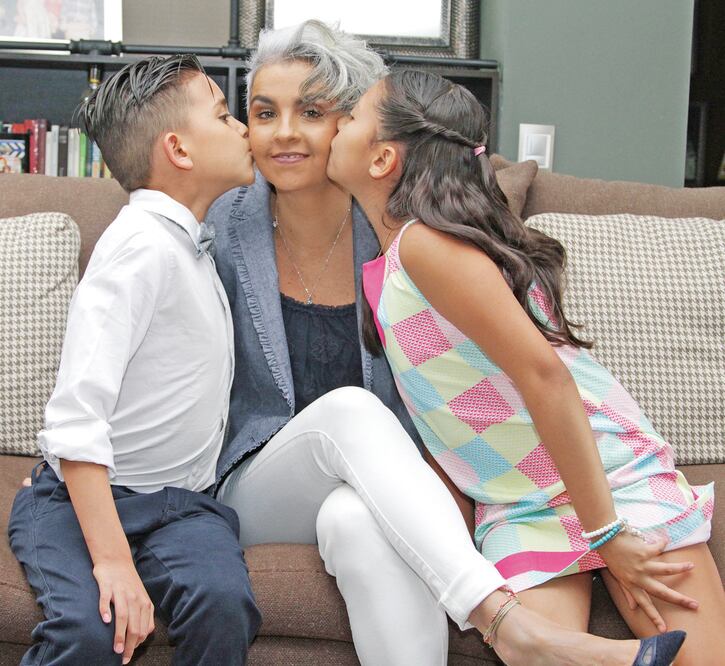 Federica Quijano, del grupo de pop Kabah, con Sebastián y María (CARLOS MEJÍA. EL UNIVERSAL)