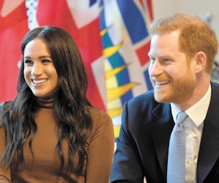 Reina Isabel II pide solución al Megxit 