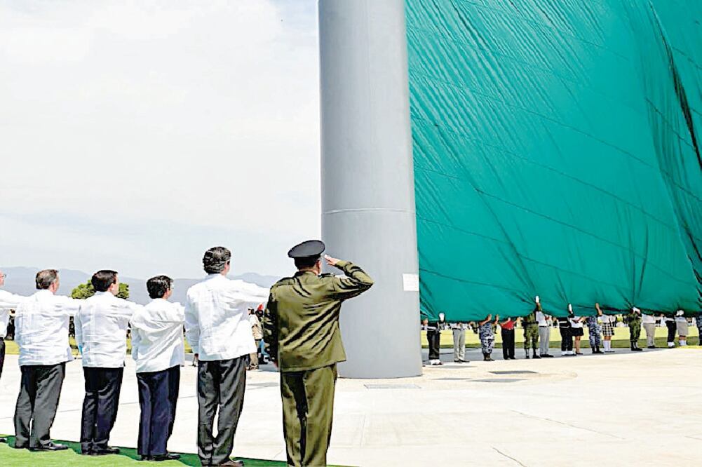 En el cerro de Tehuehue, Guerrero, se izó una Bandera nacional monumental (PRESIDENCIA)