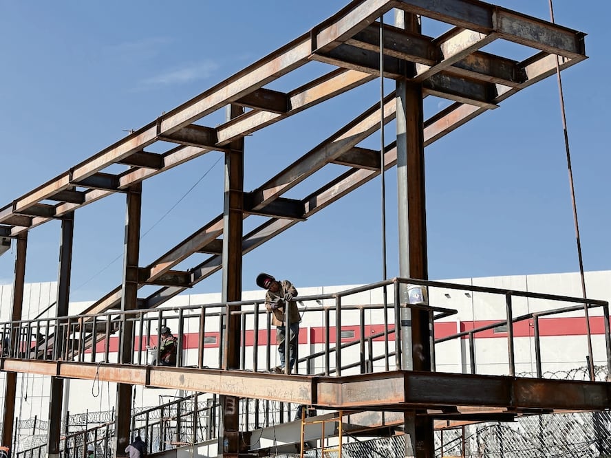 El puente se realizó con rampas para facilitar el acceso a personas con discapacidad. Foto: Arturo Contreras / EL UNIVERSAL