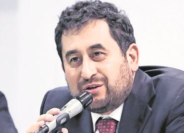 Daminificados del 19S retienen a comisionado para la reconstrucción de la CDMX