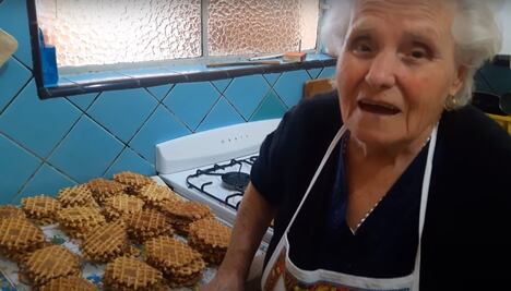 Abuelita italiana abre su canal de recetas a los 88 años