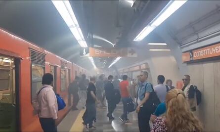 Reportan humo y olor a quemado en la Línea 7 del Metro, VIDEO