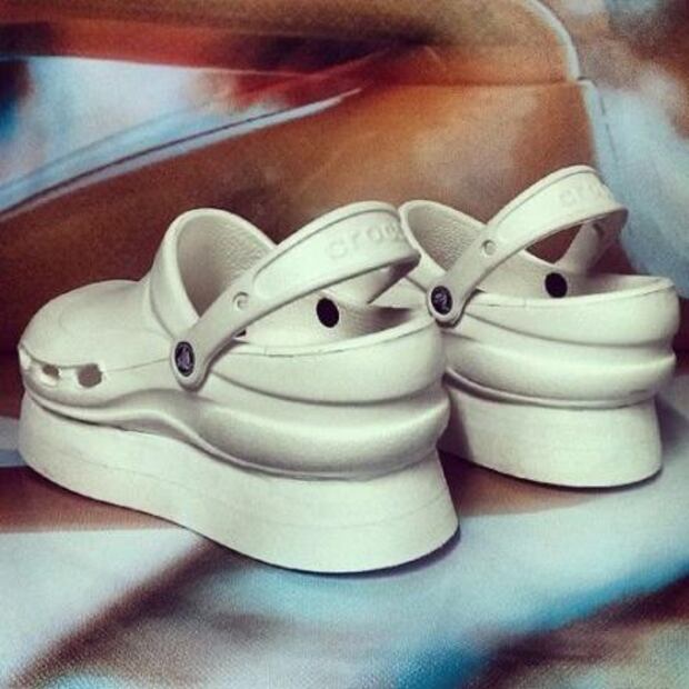 ¿Los nuevos Crocs de Balenciaga son los peores zapatos de la historia?
