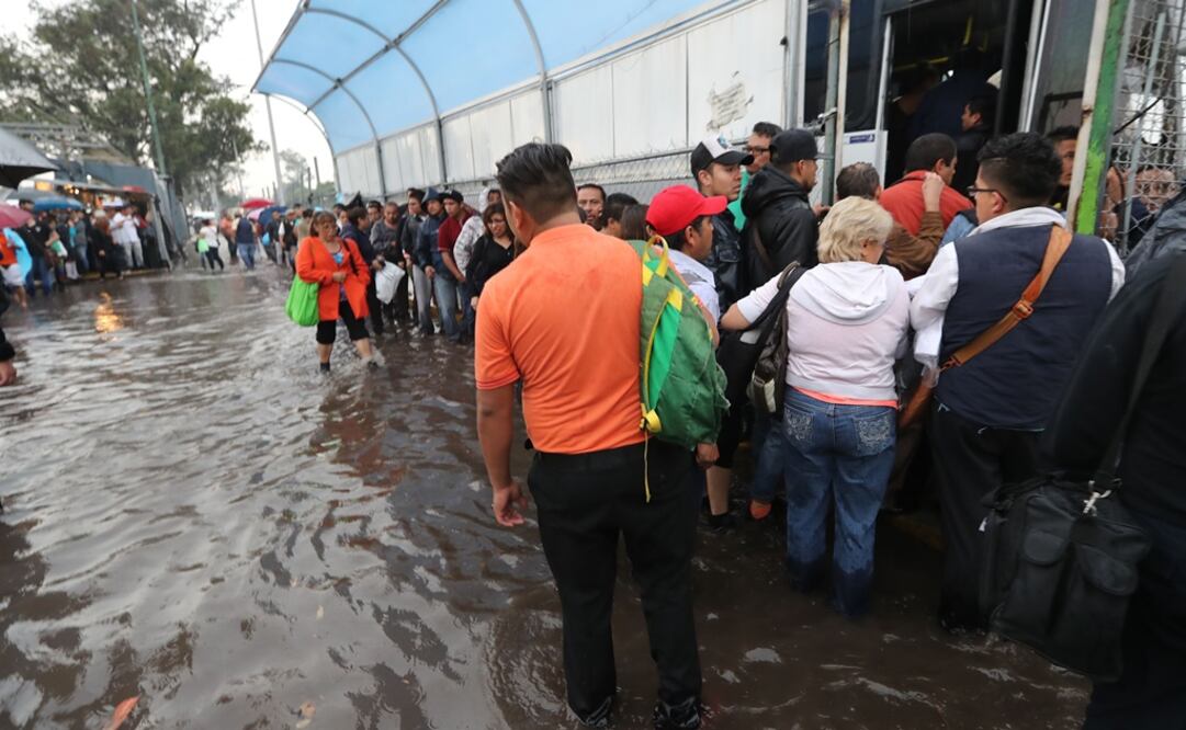 Indios Verdes fue una de las zonas más afectadas ayer por la tormenta que se registró en CDMX. (Foto: Juan Carlos Reyes/El Universal)