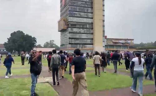 Aspirantes rechazados de la UNAM marchan en CU; exigen cancelación del examen y reposición en modalidad presencial