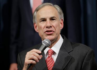 Fui "engañado", dice Abbott tras respuesta de la policía de Uvalde por tiroteo en Texas