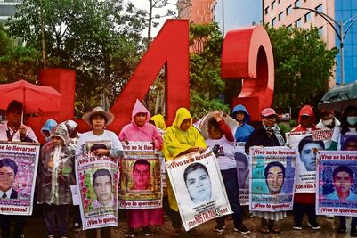 Ordenan al Ejército cuidar información del caso Ayotzinapa