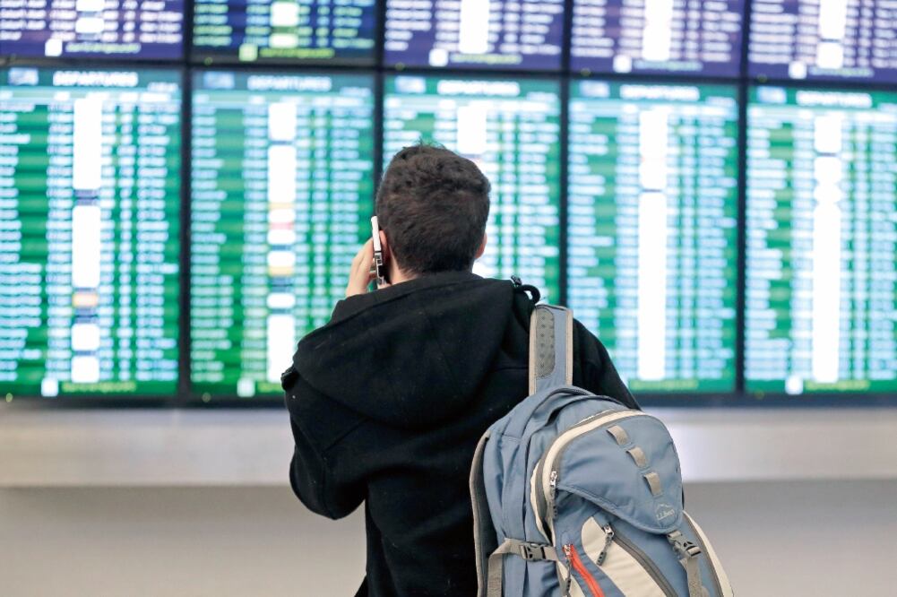 Para trasladarte por avión, la sugerencia de los viajeros expertos es evitar realizarlo los fines de semana, los festivos y nunca en lunes por la gran afluencia de hombres de negocios (ARCHIVO EL UNIVERSAL)