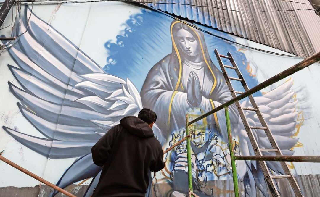 El artista urbano afirma que el mural lo pinta con mucho amor y respeto. La obra está a unos pasos del puente de La Concordia. Foto: Francisco Rodríguez / EL UNIVERSAL