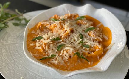 Cómo hacer tortellinis de parmesano en salsa naranja